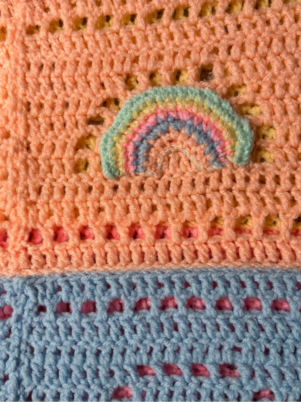 Vintage crocheted rainbow baby blanket - Picture 4 of 8